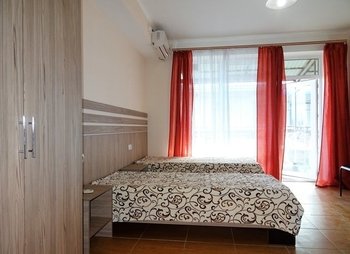 Эллинги на берегу моря в Крыму Прибрежное